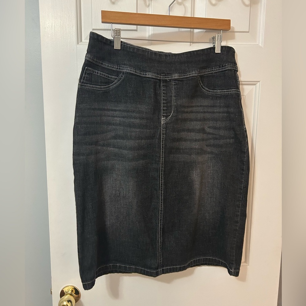 The Main Street Exchange “Sara” Gray Denim Skirt